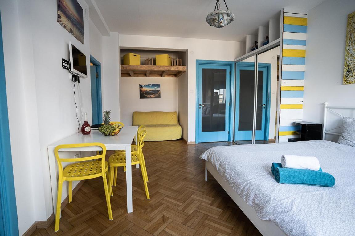Central Studio At Cismigiu Park Apartment Bukares Bagian luar foto