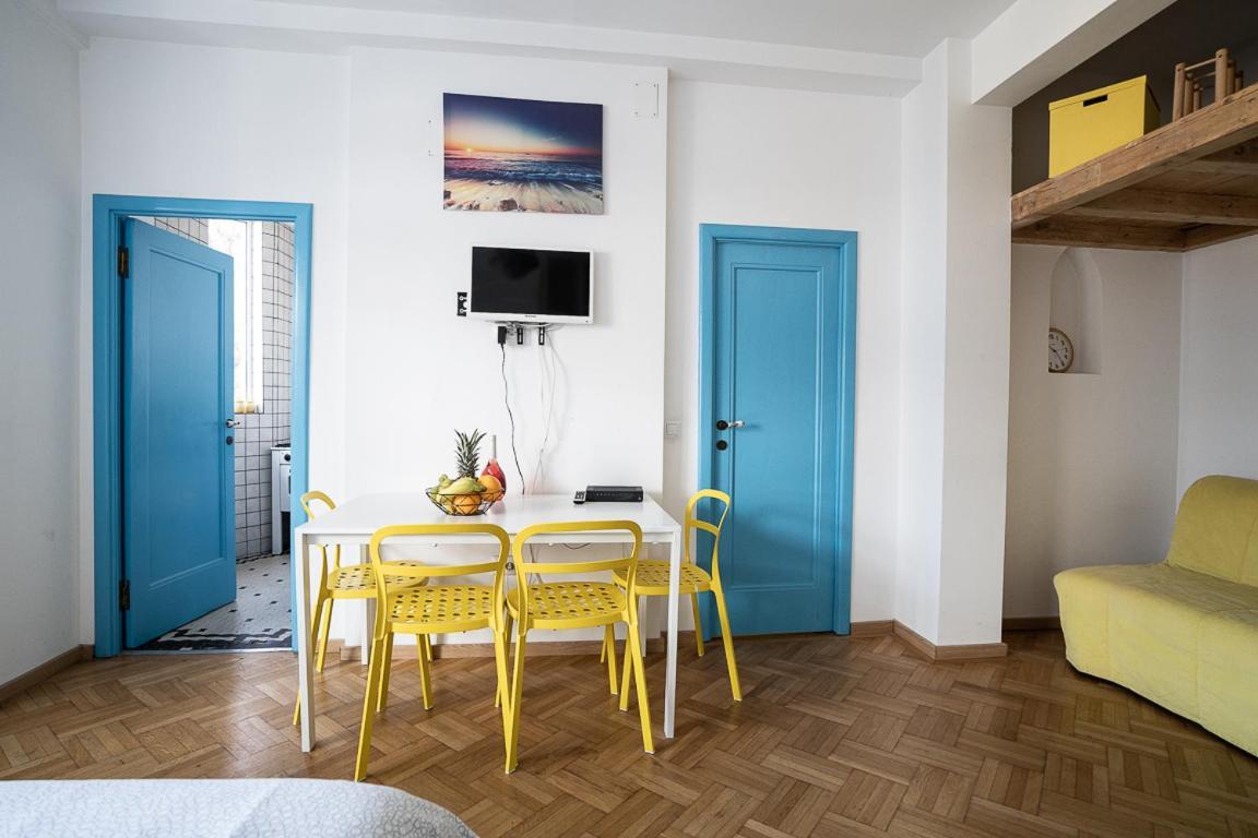 Central Studio At Cismigiu Park Apartment Bukares Bagian luar foto