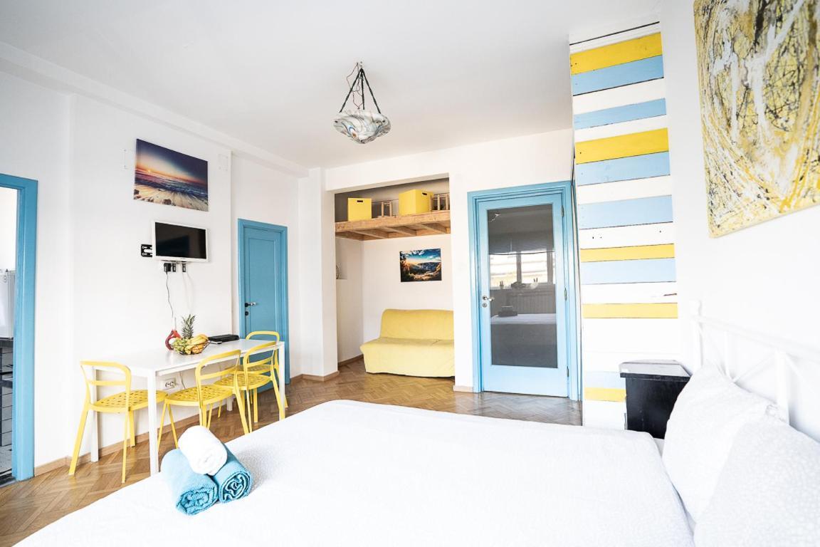 Central Studio At Cismigiu Park Apartment Bukares Bagian luar foto