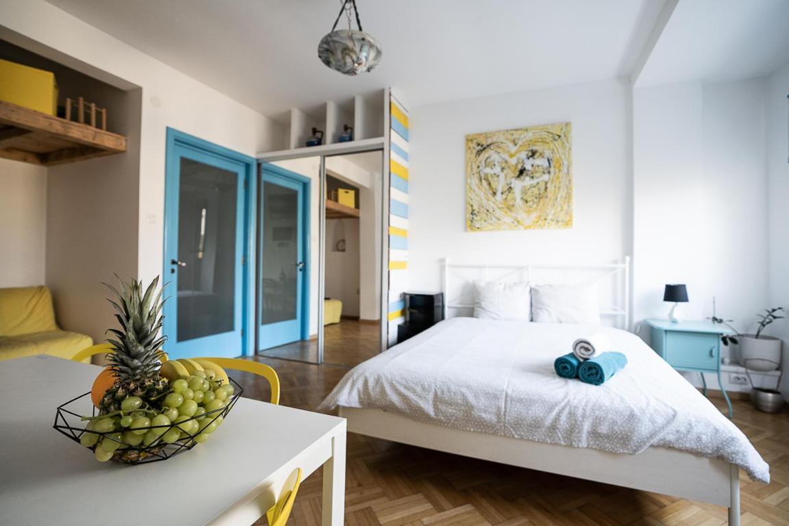 Central Studio At Cismigiu Park Apartment Bukares Bagian luar foto